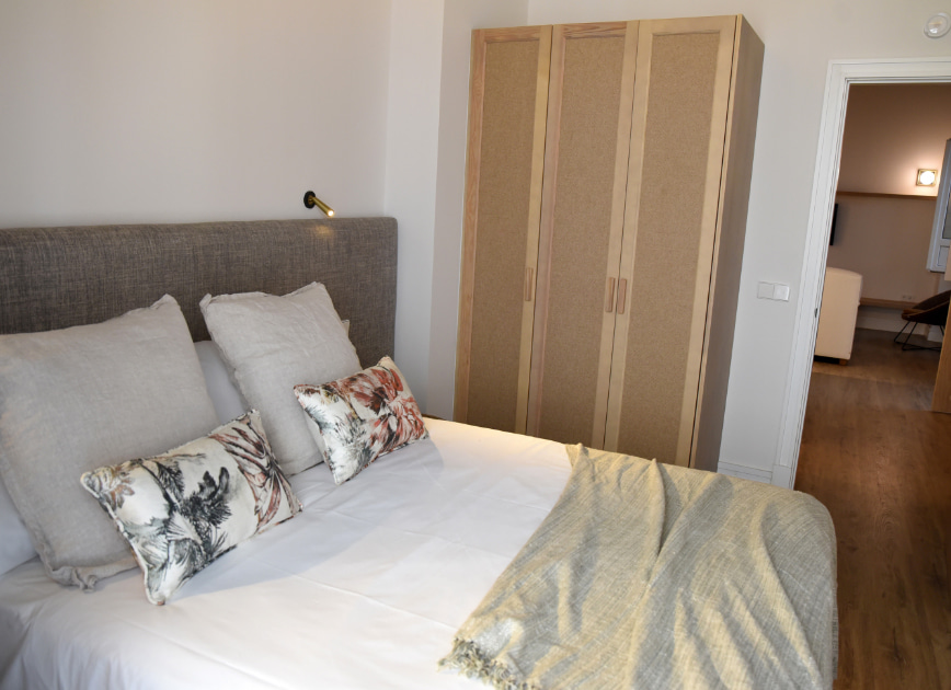 Fully equipped room with double bed